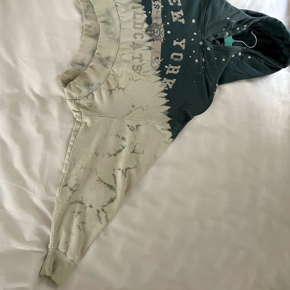 Cropped Sweatshirt - Picture 3 of 4